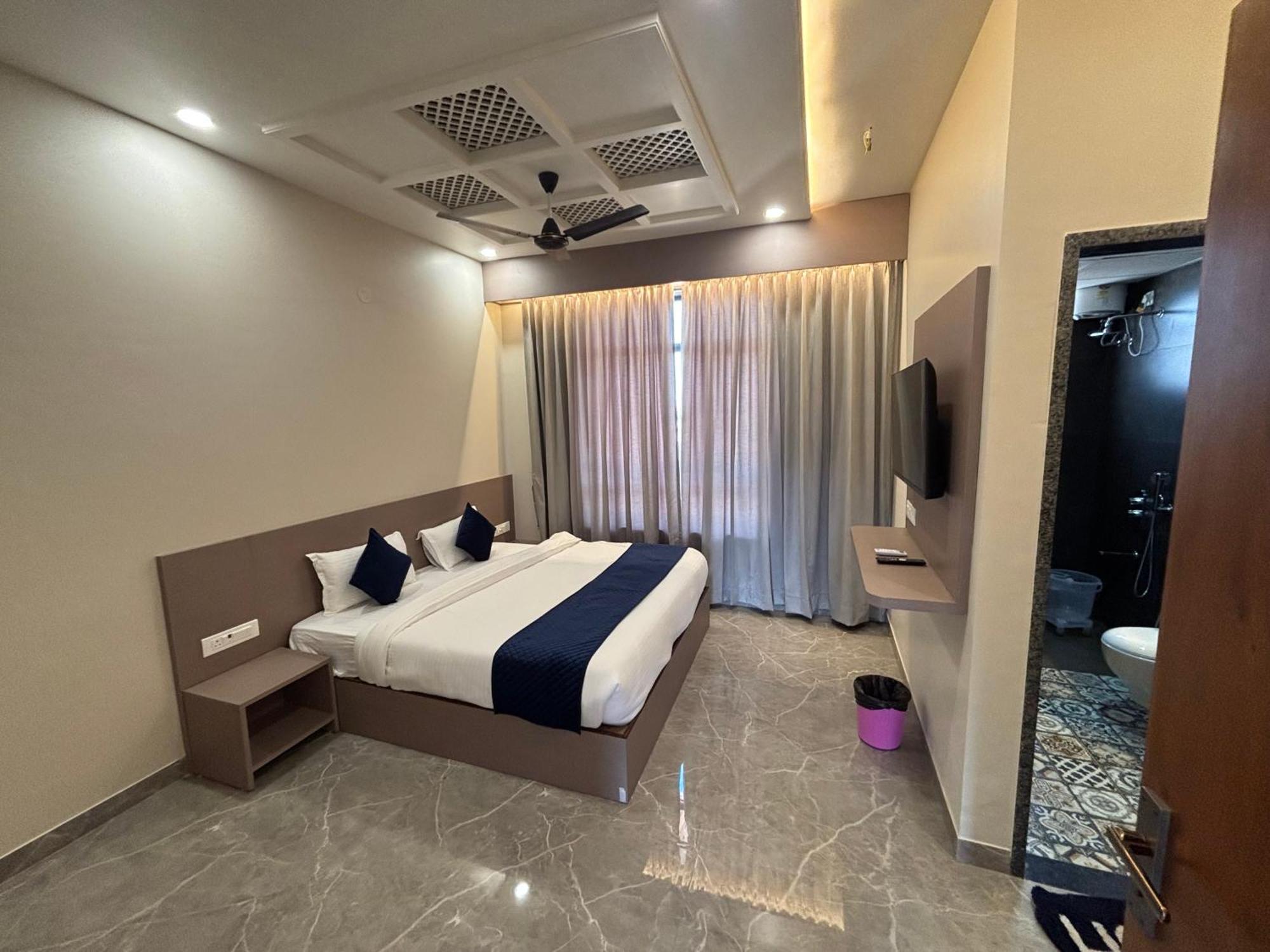 Hotel Sisodiya Palace Khatu Экстерьер фото