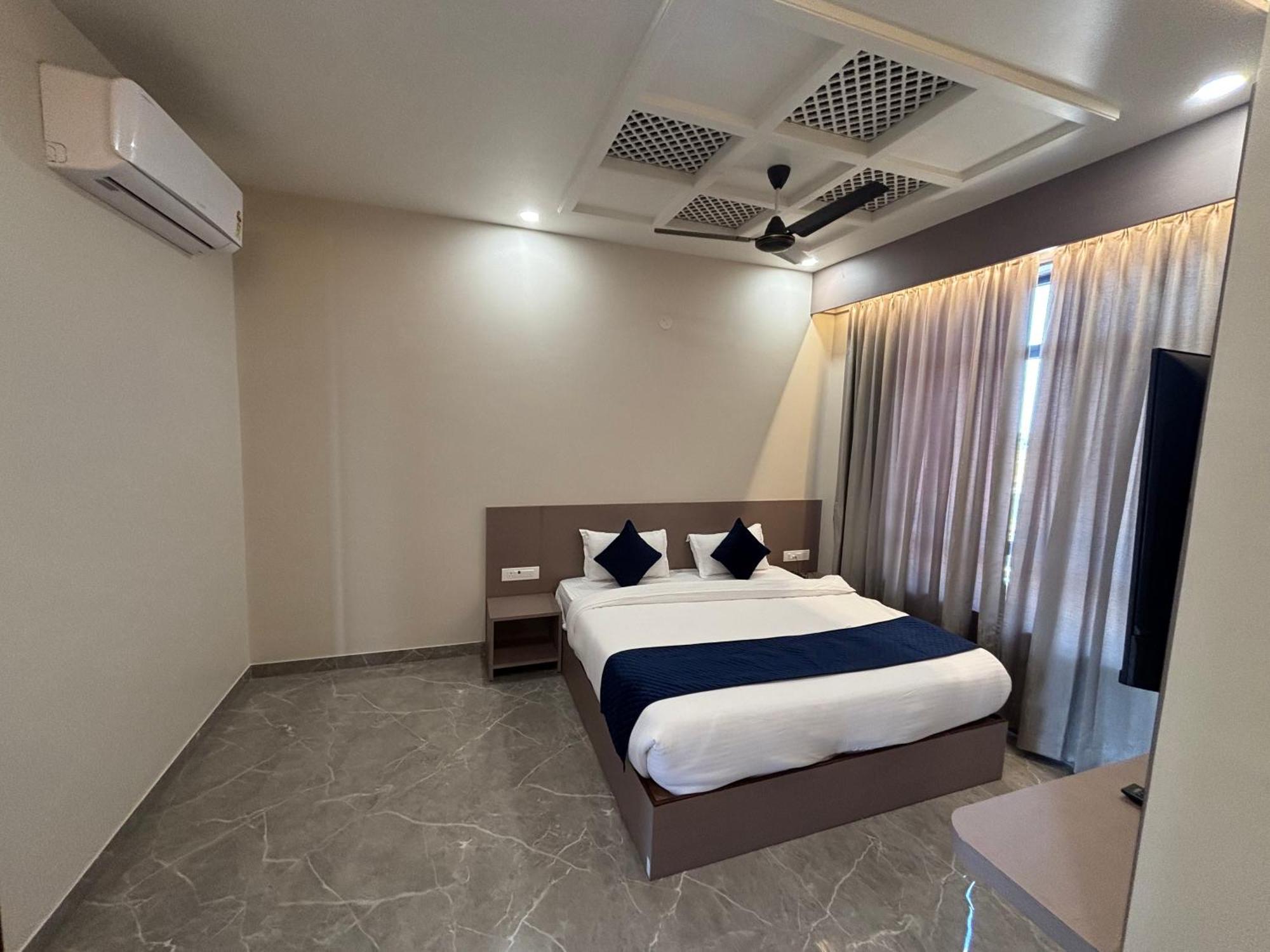 Hotel Sisodiya Palace Khatu Экстерьер фото