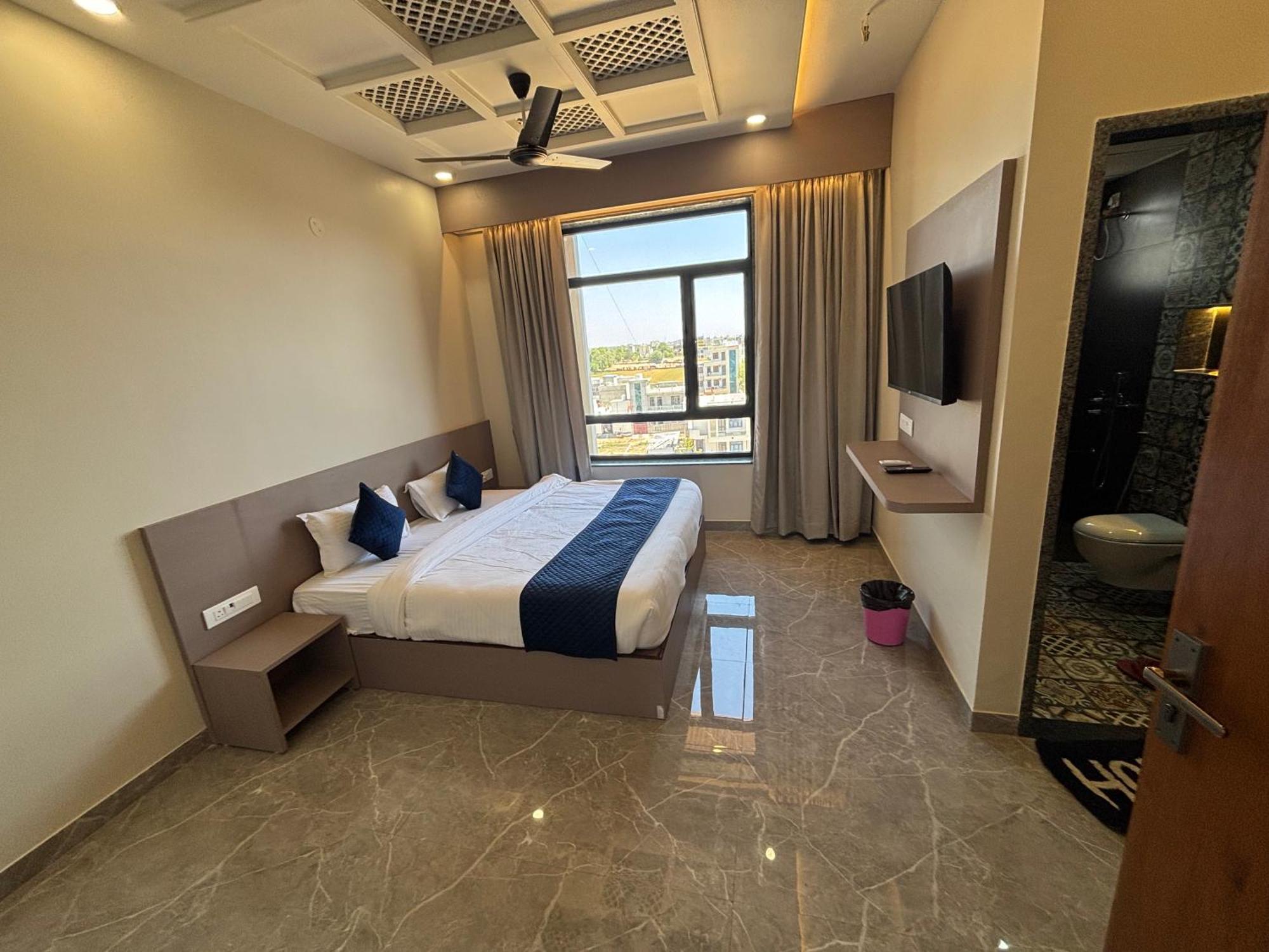 Hotel Sisodiya Palace Khatu Экстерьер фото