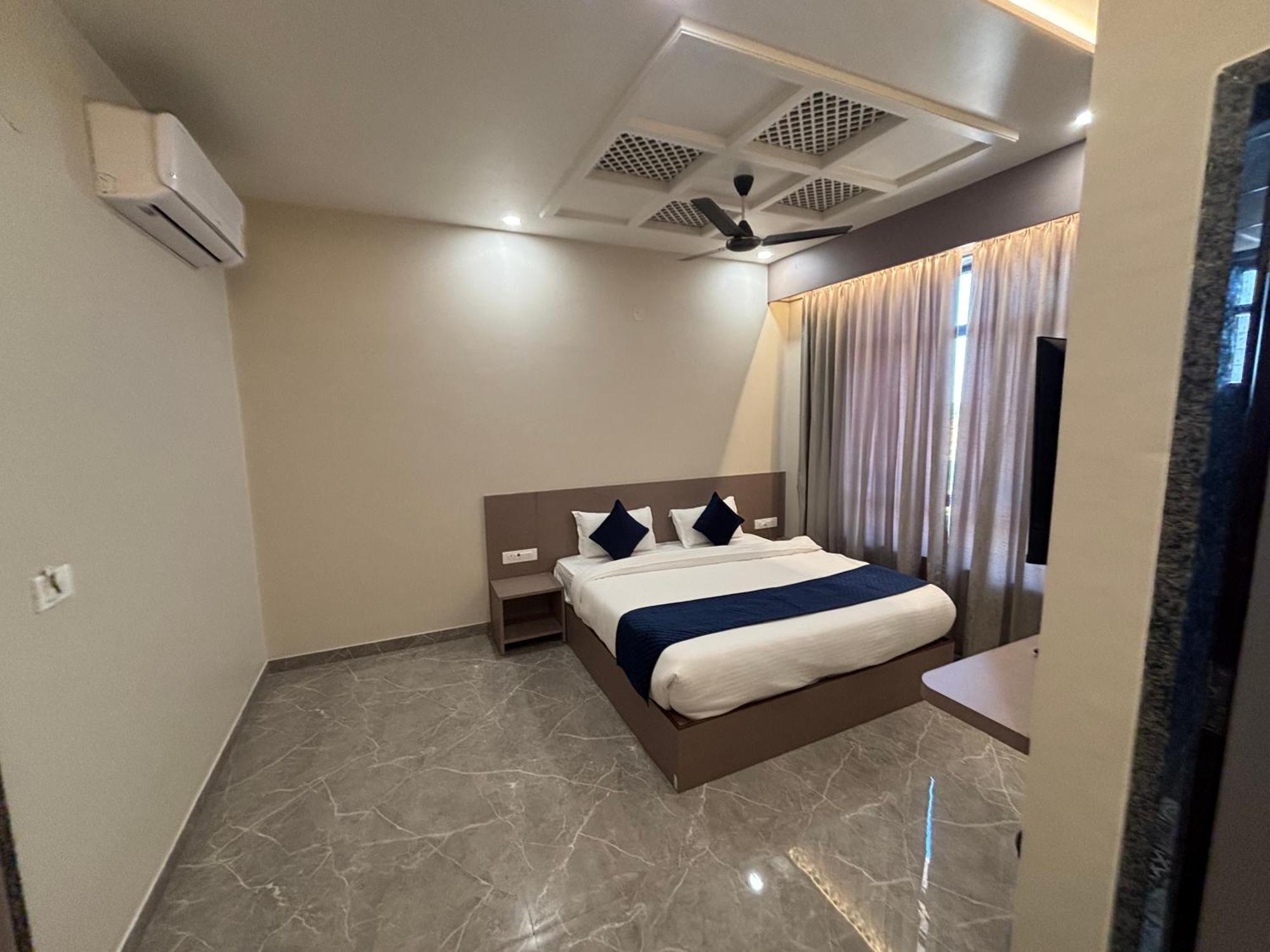Hotel Sisodiya Palace Khatu Экстерьер фото